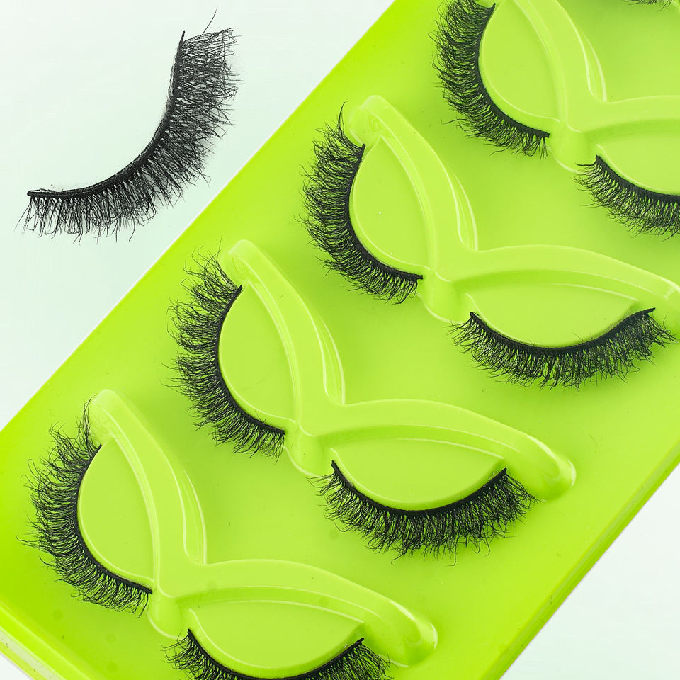 Elongated cat-eye lashes — 5 pairs · GP40 · 15 Elongated cat-eye lashes — 5 pairs · GP40 · 15